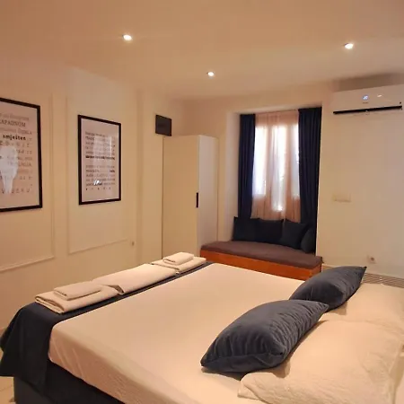 Magic Moments Stari Grad Apartman